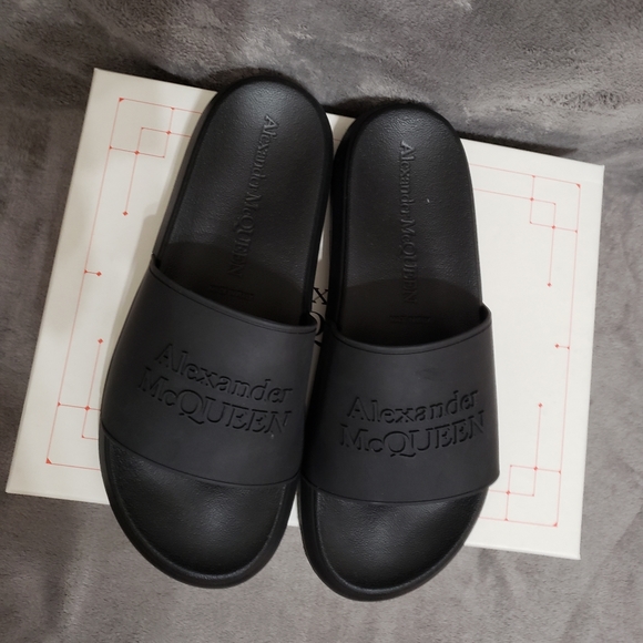 Alexander McQueen Pool Slides - Picture 2 of 10